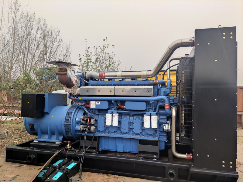 阿拉尔柴油发电机组更换机油时，应遵循哪些步骤？